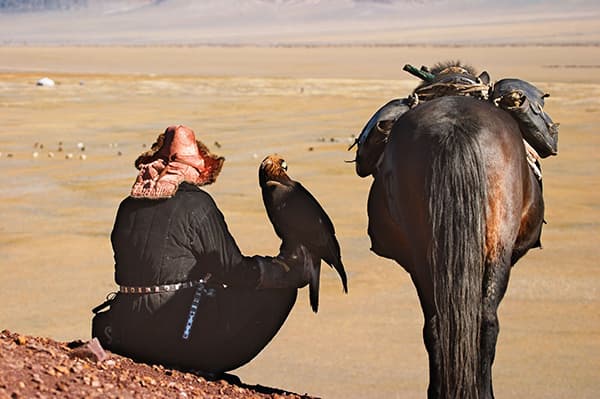 Den Adlerjägern der Kasachen in der Mongolei im Altai begegnen